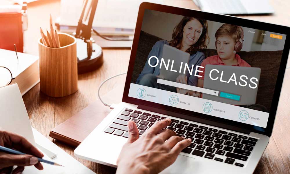 Aprenda inglés gratis y al alcance de su mano 2 Aprenda inglés gratis y al alcance de su mano No hay excusas para no aprender inglés. Actualmente, internet ofrece diversas alternativas para que usted pueda tomar clases en este idioma de forma gratuita, con flexibilidad horaria y al alcance de su mano. Si no tiene claro dónde hacerlo, en Q'HUBO le mostramos algunas páginas de internet y aplicaciones donde podrá practicar.