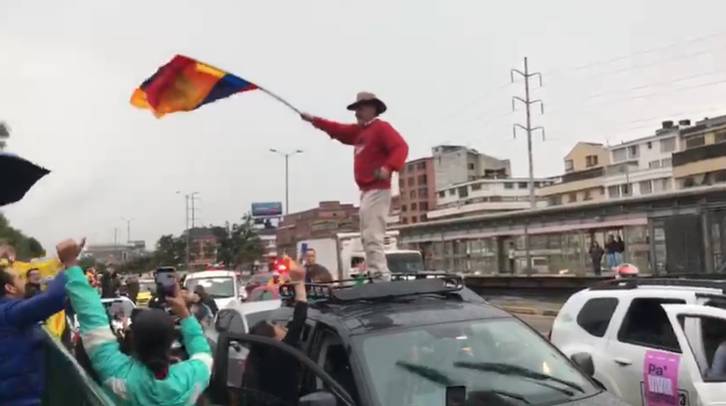En Bogotá celebran triunfo de Gustavo Petro En la ciudad de Bogotá celebran triunfo de Gustavo Petro, con banderas, y gritos, los ciudadanos están festejando el que de candidato del&nbsp;Pacto Histórico, es el nuevo presidente de Colombia.