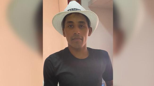 Este es uno de los presuntos homicidas del fiscal Pecci La mañana de este viernes capturaron a los presuntos implicados en el crimen del fiscal Marcelo Pecci, perpetrado el pasado 10 de mayo en la playa de Barú (Cartagena), lugar en donde la víctima disfrutaba de su luna de miel con su esposa, la periodista Claudia Aguilera.
