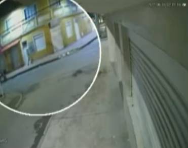 Pillos disfrazados de recicladores atemorizan a Rafael Uribe 2 Pillos disfrazados de recicladores atemorizan a Rafael Uribe Una banda de pillos integrada por cuatro personas que se movilizan en una 'motozorra' y disfrazados de recicladores tienen azotados a los habitantes del barrio Santiago Pérez, en la localidad de Rafael Uribe Uribe.