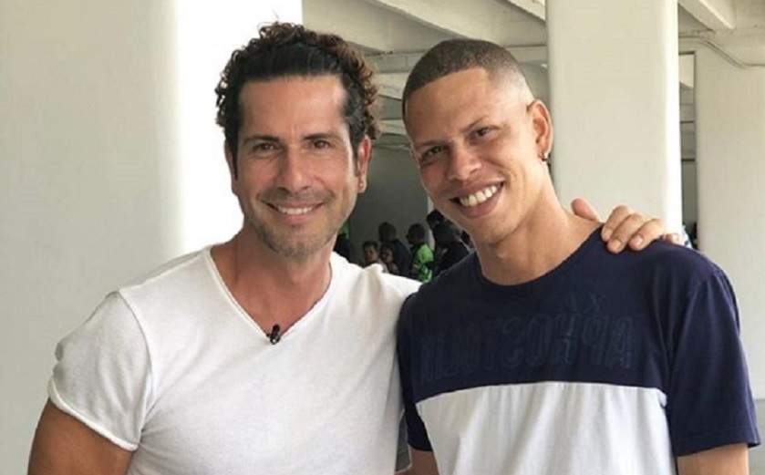 Top cinco de famosos que han tenido hijos con sus empleadas 7 Top cinco de famosos que han tenido hijos con sus empleadas Las empleadas en la vida de algunos famosos han jugado un papel muy importante en sus vidas, tanto así que no solamente se conocen las historias de infidelidades, sino que también están los casos de algunos que han tenido hijos con ellas y que decidieron darse su oportunidad para construir una relación.