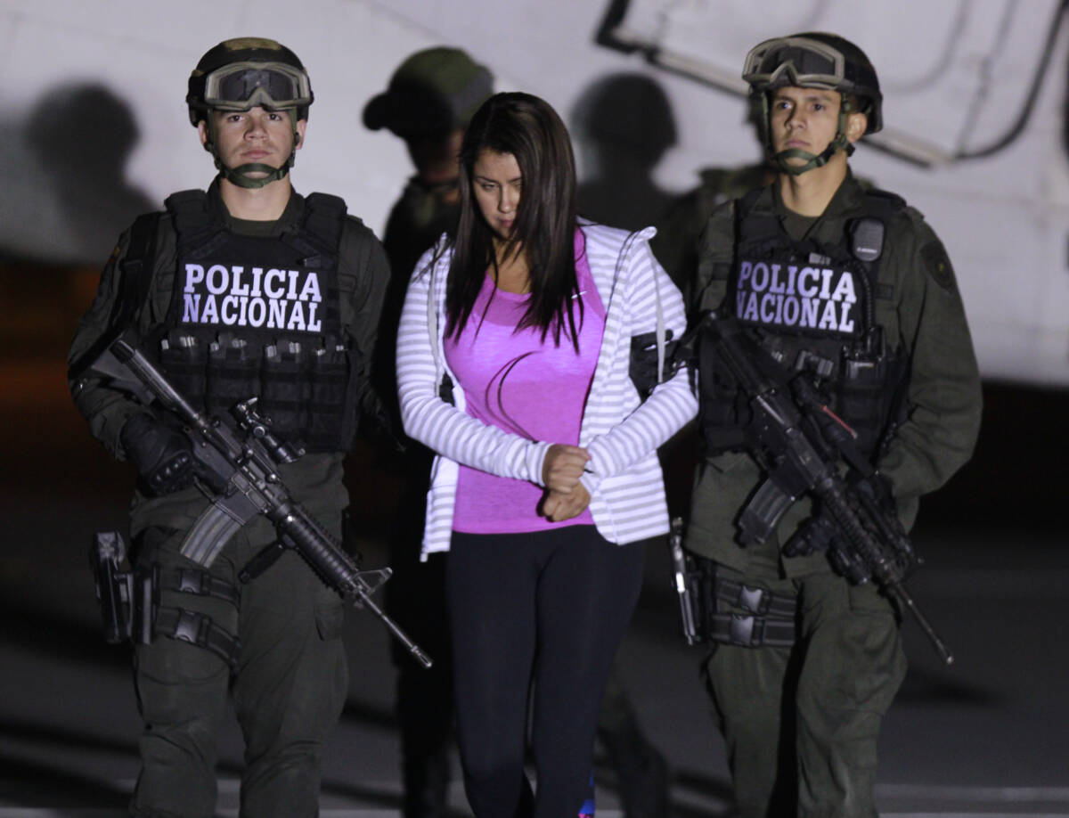 Duque confirmó extradición de la hermana de 'Otoniel' El presidente Iván Duque confirmó la tarde de este martes la extradición hacia Estados Unidos de Nini Johana Úsuga, alias La Negra y hermana de 'Otoniel'.