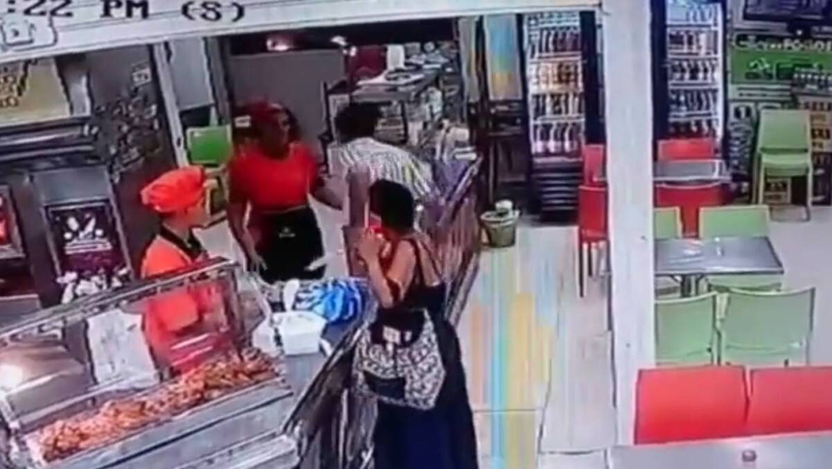 ¡Qué horror! Hombre persiguió a su expareja hasta el trabajo e intentó matarla 5 ¡Qué horror! Hombre persiguió a su expareja hasta el trabajo e intentó matarla A la cárcel enviaron a un hombre en Valledupar que intentó acabar con la vida de su expareja atacándola con un cuchillo.