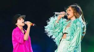 Hija de Jennifer López se declaró persona no binaria Jennifer López sorprendió en la actuación en la Gala Blue Diamon de la Fundación de LA Dodgers, al presentar a su hija de 14 años, que tuvo junto al cantante Marc Anthony, como una persona no binaria.