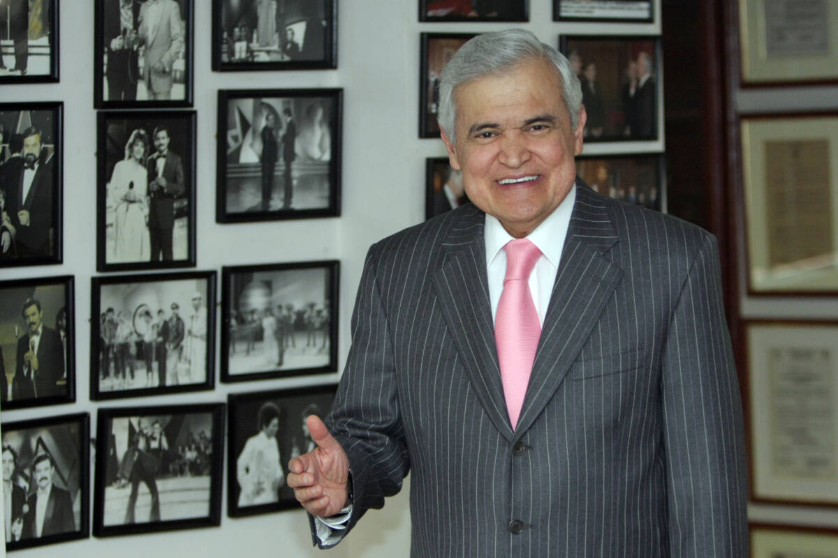 Los conciertos inolvidables de Jorge Barón y 'El Show de las Estrellas' 2 Los conciertos inolvidables de Jorge Barón y 'El Show de las Estrellas' El 24 de mayo de 1969 Jorge Barón comienza a presentar el programa musical 'El show de Jorge Barón y su estrella', que posteriormente se convirtió en 'El Show de las Estrellas', y desde entonces se volvió en uno de los espacios más emblemáticos de Colombia.