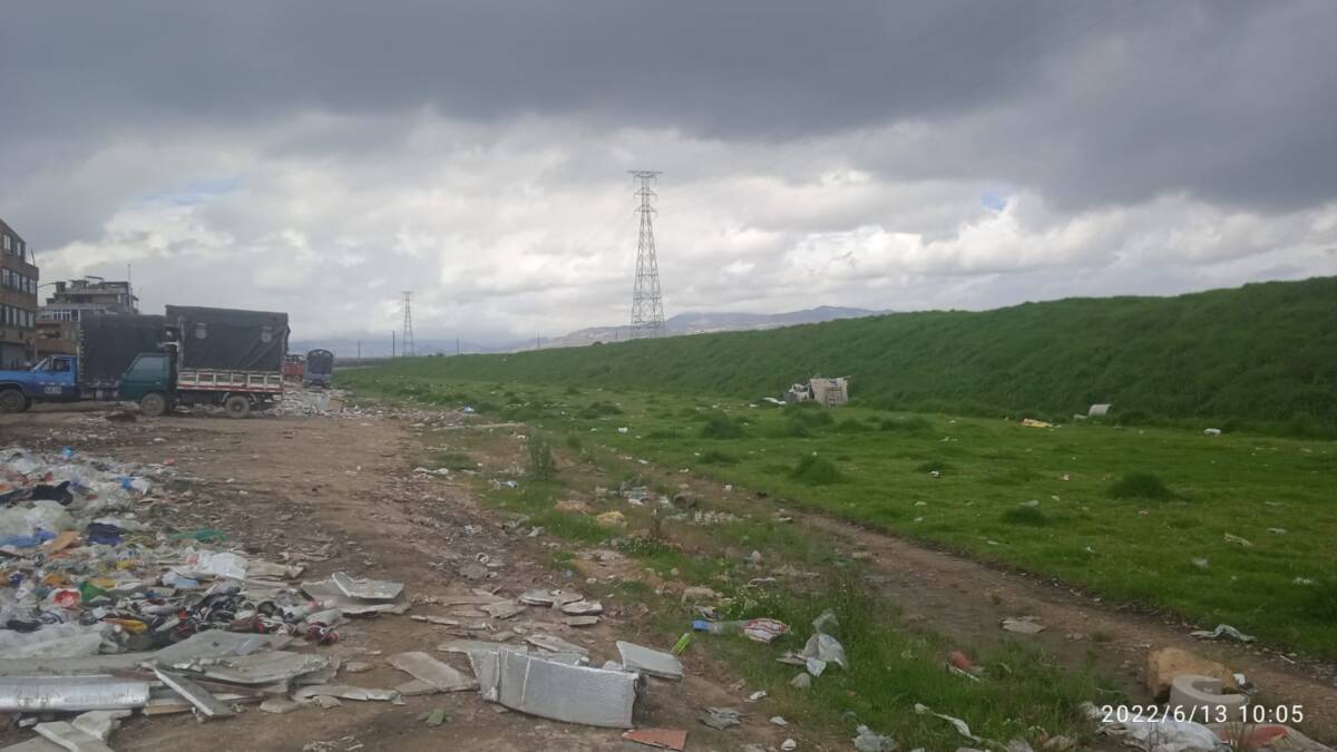 Hallan nuevo cadáver en zona verde de Kennedy En las primeras horas de la mañana de ayer se presentó el hallazgo de otro cuerpo sin vida abandonado en una zona verde de la localidad de Kennedy, esta vez el hecho ocurrió en el barrio Jazmín Occidental.