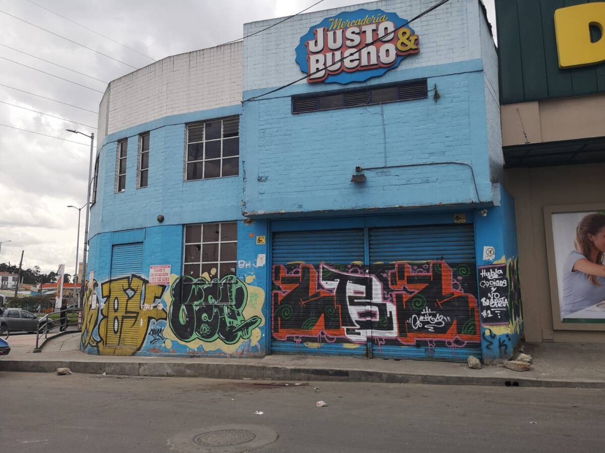 Mujer asesinada con arma de fuego en La Estancia 2 Mujer asesinada con arma de fuego en La Estancia En horas de la madrugada de ayer, en el barrio La Estancia de Ciudad Bolívar, se presentó el homicidio de una mujer de 36 años que se encontraba departiendo con unos familiares.