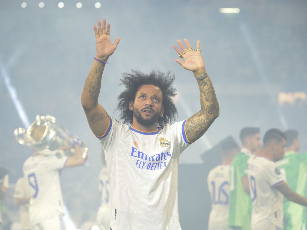 “El mejor lateral izquierdo de la historia”: así despidieron a Marcelo Marcelo llegó al Real Madrid en noviembre de 2006 siendo un ‘peladito’ de apenas 18 años, en el que en el madridismo veía el reemplazo del gran Roberto Carlos. Una tarea compleja que el lateral izquierdo brasileño asumió con actitud para acumular 13 títulos nacionales y 12 internacionales, lo que lo convirtió en otra leyenda.