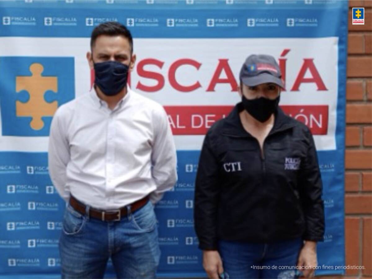 Condenan a 16 años de prisión a médico por abusar de una adulta mayor 1 Condenan a 16 años de prisión a médico por abusar de una adulta mayor La Fiscalía General de la Nación informó que se obtuvo una sentencia condenatoria de 16 años de prisión contra el médico Adolfo Lozano Naranjo (45 años), quien fue encontrado responsable del delito de acceso carnal abusivo con persona incapaz de resistir.