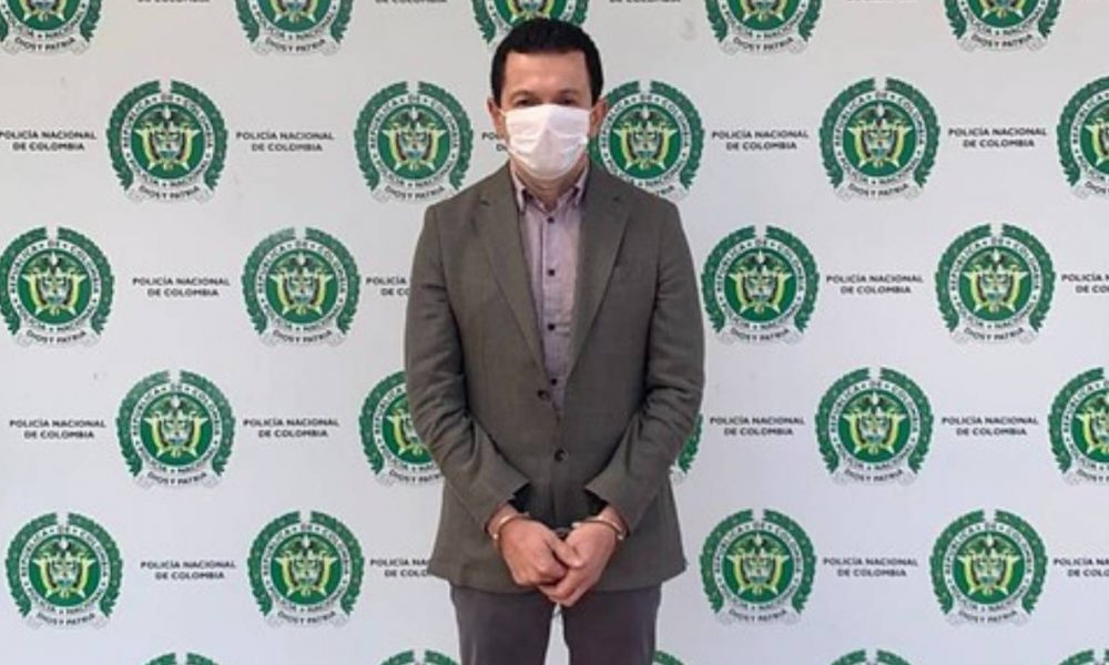 Por mala argumentación de la Fiscalía, 'Memo Fantasma' quedará en libertad 7 Por mala argumentación de la Fiscalía, 'Memo Fantasma' quedará en libertad La Juez Segunda de Control de Garantías de Bogotá negó la solicitud de la Fiscalía, de prorrogar, por un año más, la medida de aseguramiento que existe desde 2021 en contra de Guillermo León Acevedo, alias ‘Memo Fantasma’.