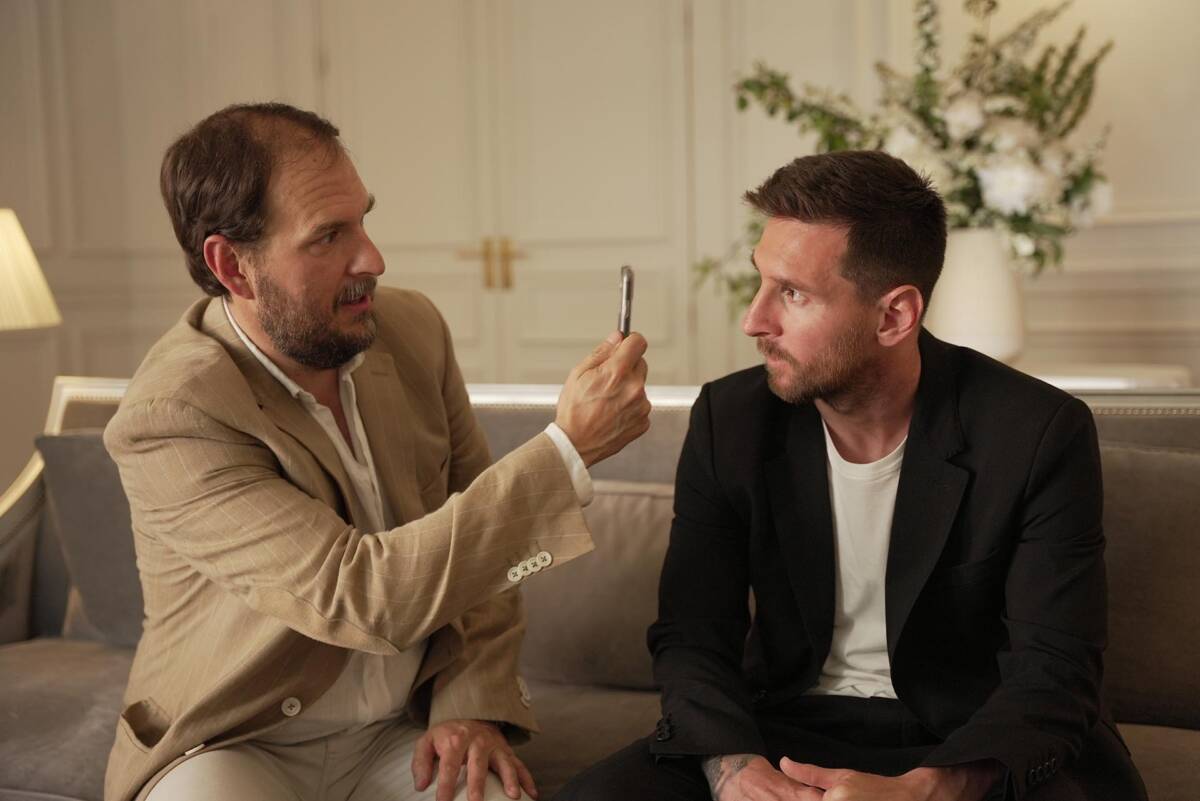Messi debutará en la televisión junto a Andrés Parra El crack del fútbol Lionel Messi hará su primer papel en la televisión al participar como invitado especial en la serie de Star+ 'Los Protectores'.