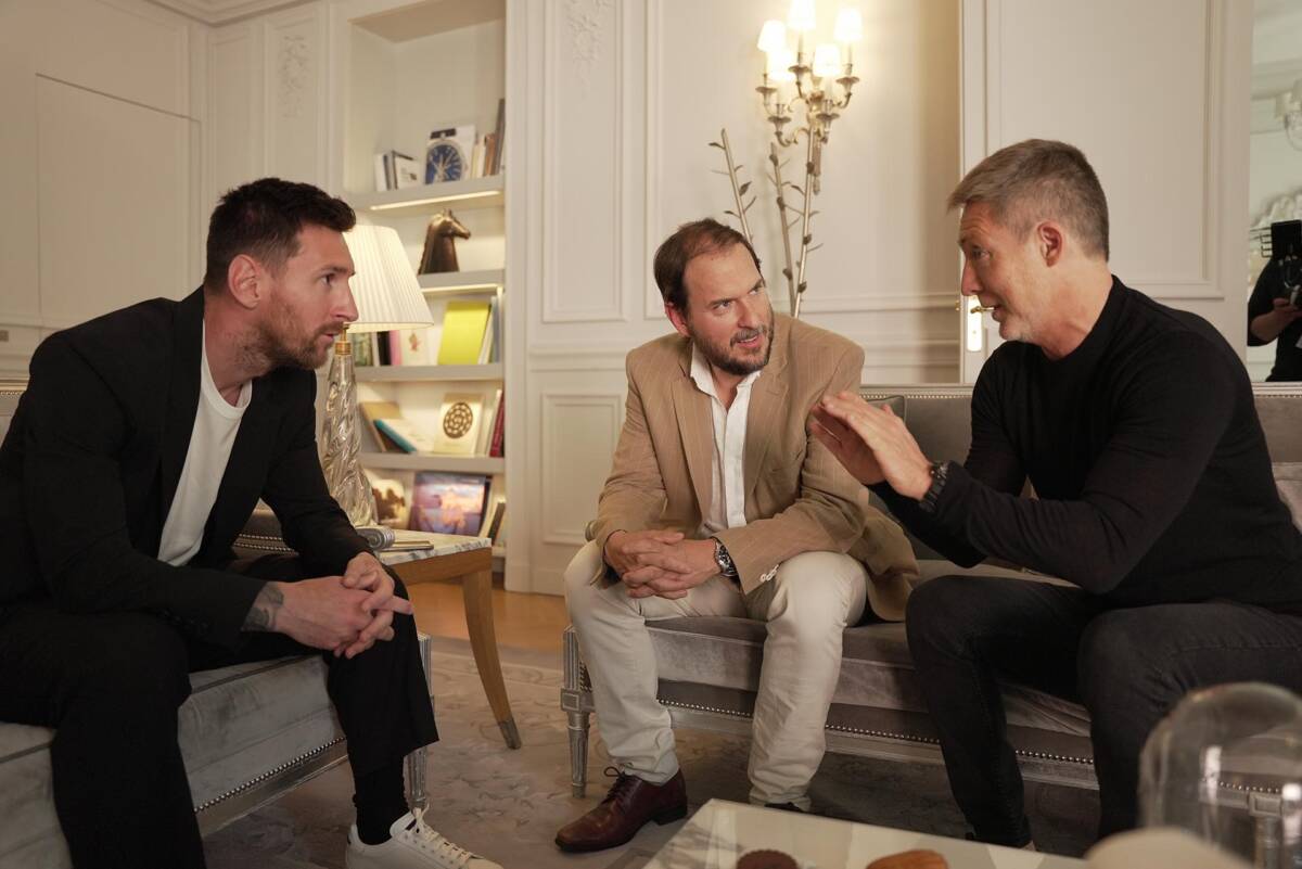 Messi debutará en la televisión junto a Andrés Parra El crack del fútbol Lionel Messi hará su primer papel en la televisión al participar como invitado especial en la serie de Star+ 'Los Protectores'.