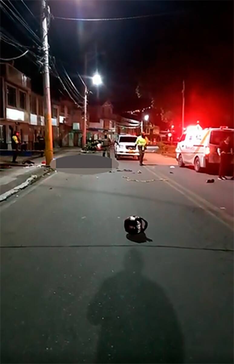 Joven motociclista murió en accidente en el municipio de Fusagasugá La madrugada de ayer se presentó un fuerte accidente en el municipio de Fusagasugá, en Cundinamarca. El siniestro se presentó sobre la Avenida 6 con Diagonal 16, frente al Colegio Técnico Industrial, en inmediaciones del estadio del municipio.