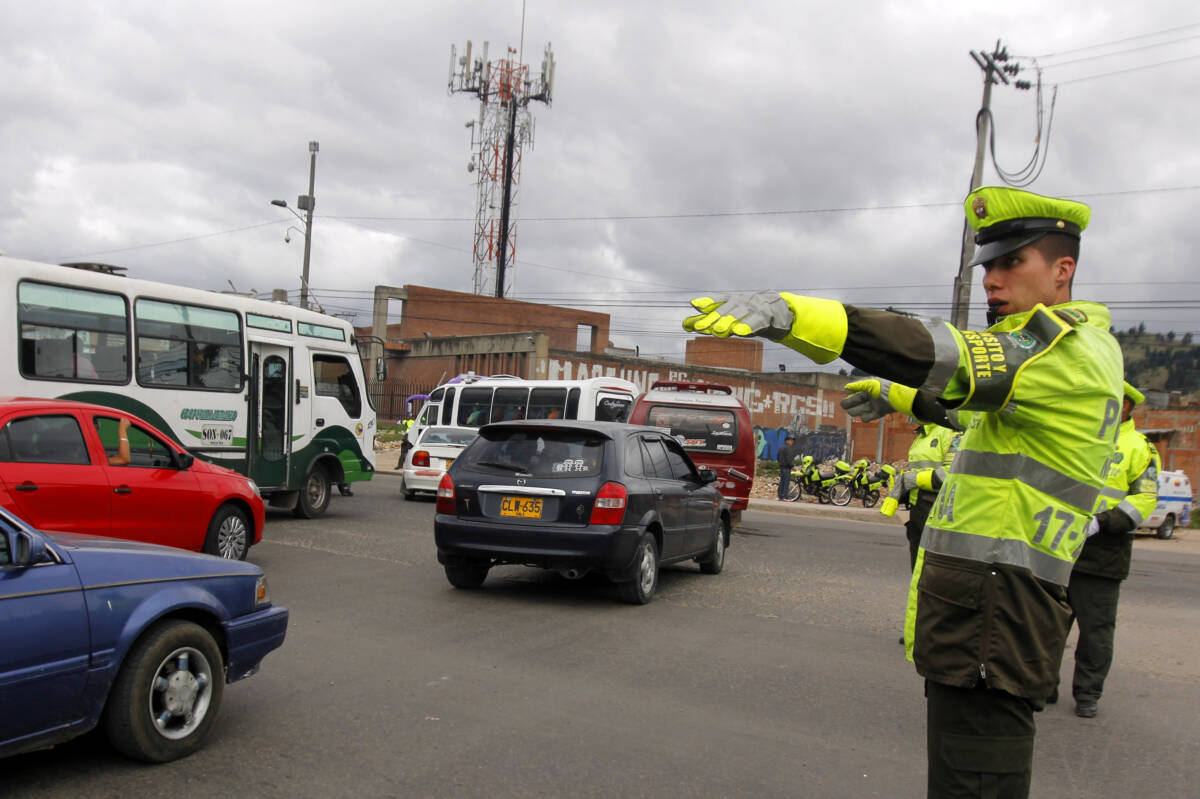 No se le olvide el pico y placa para este martes Tras el cambio en el pico y placa, los horarios y restricciones para todos los automóviles particulares de Bogotá, Q’HUBO le cuenta cuándo puede sacar su vehículo y a qué hora hacerlo.