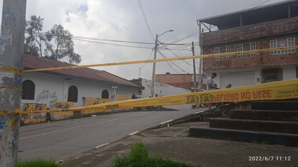 El motero que pereció en el muro de la muerte 1 El motero que pereció en el muro de la muerte A tres días del impactante accidente que sembró el luto, una vez más, entre los vecinos cercanos al barrio San Pedro sur, donde un motero y su acompañante murieron trágicamente al estrellarse contra el llamado ‘Muro de la muerte’, la familia de Guillermo Mauricio Rico Sierra, de 42 años, detalló lo ocurrido y contó la triste historia detrás de esta fatídica pérdida.