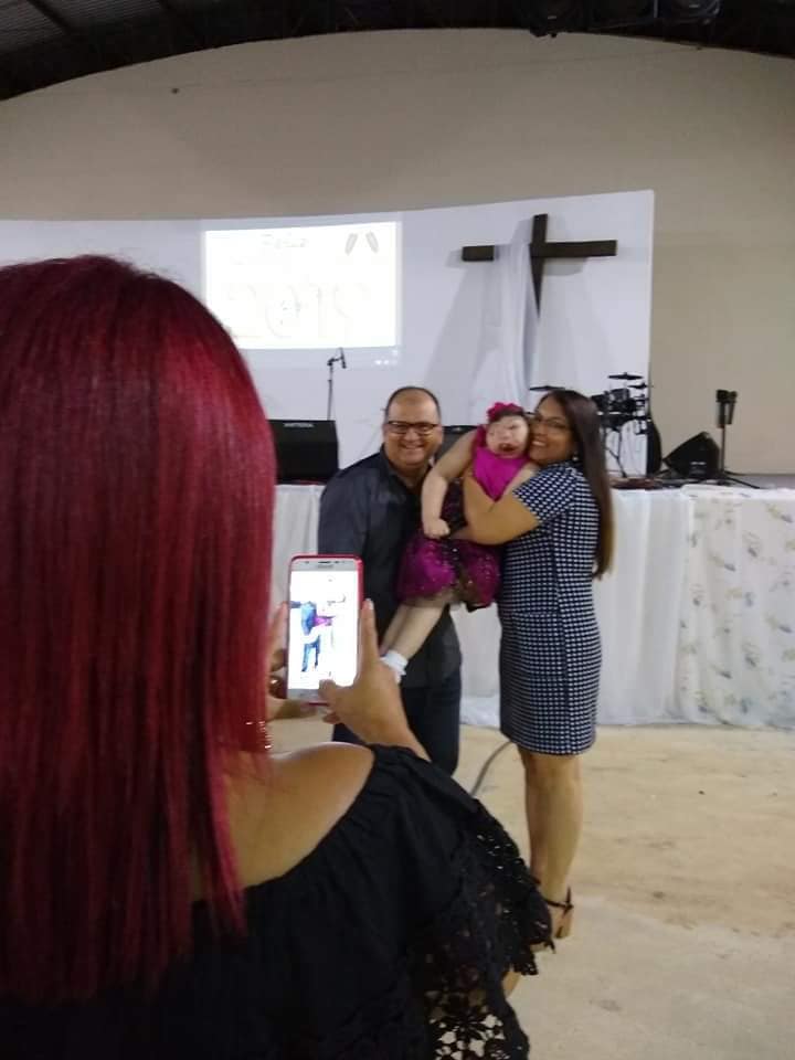 El extraño caso de la niña que nació sin cara y vivió 12 años Un extraño caso de una niña que nació y vivió 12 años sin rostro se ha vuelto tendencia en los últimos días en portales web y redes sociales.