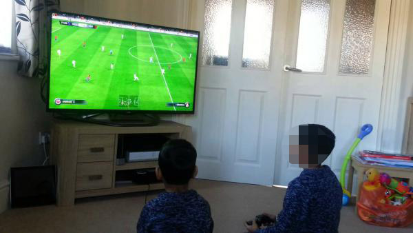 Un niño asesinó a otro tras perder jugando FIFA Las autoridades capturaron a un menor de 13 años, señalado de ser el presunto responsable de quitarle la vida a un niño por perder una apuesta jugando videojuegos.