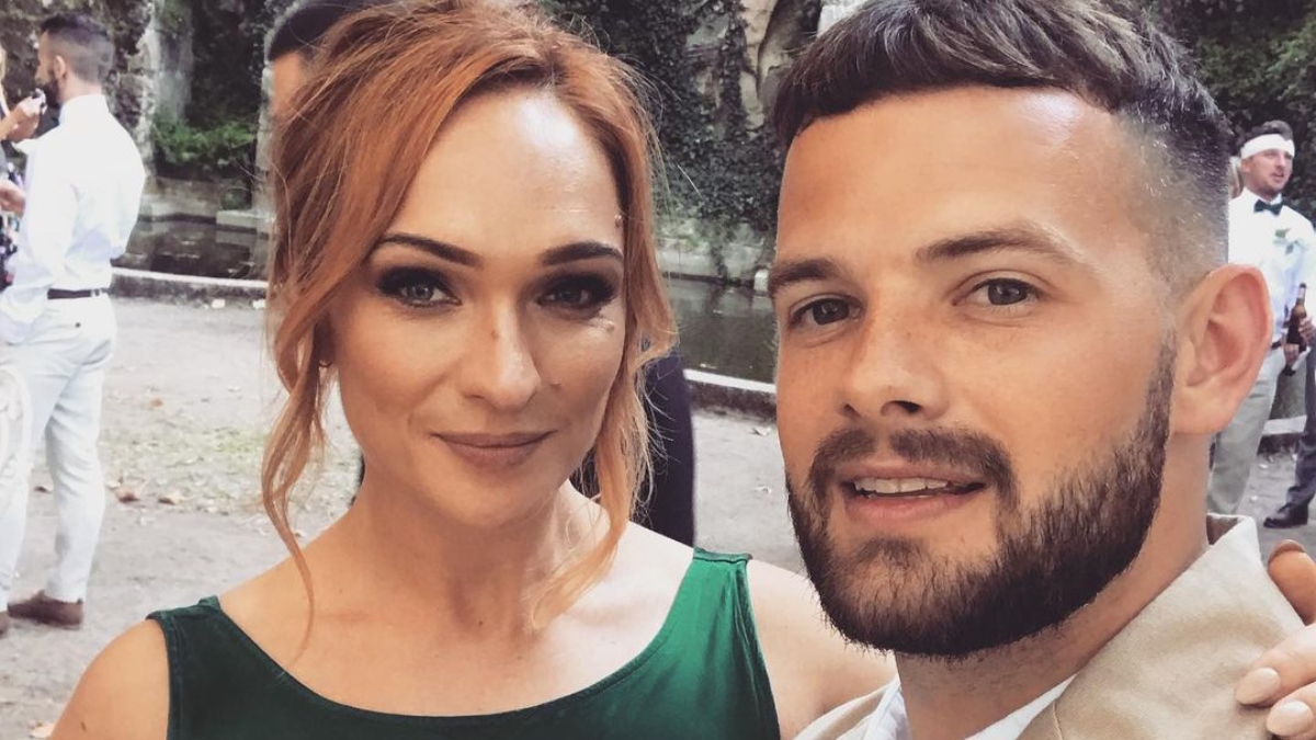 La esposa de un participante del 'Factor X' murió el día de su boda El participante del programa 'Factor X', Tom Mann, compartió la muerte de la que sería su esposa y con la que planeaba compartir el resto de sus días.