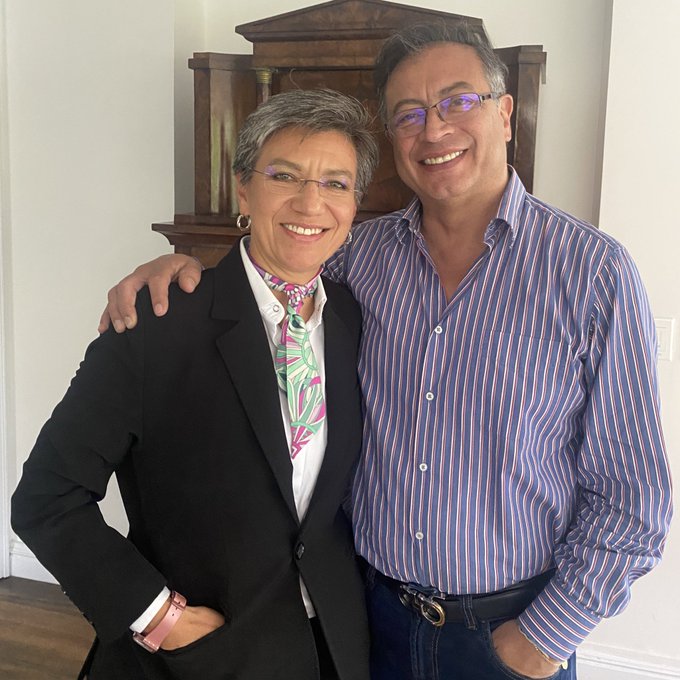 Gustavo Petro y Claudia López dejaron sus disputas y se reconciliaron 1 Gustavo Petro y Claudia López dejaron sus disputas y se reconciliaron El presidente electo Gustavo Petro se ha reunido en las últimas horas con los alcaldes de Bogotá, Claudia López y Medellín, Daniel Quintero, con quienes avanzó en los temas que trabajarán conjuntamente.