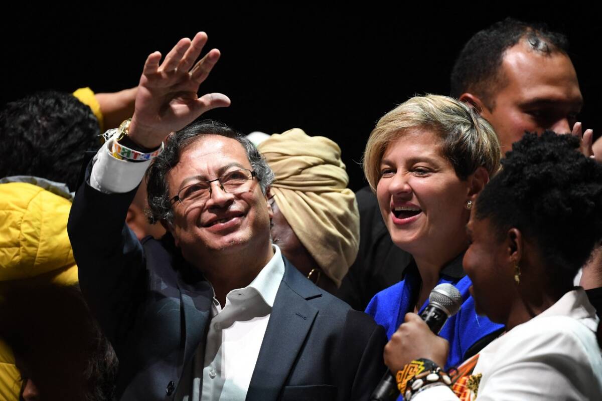 Presidente Duque habla de las 'pautas' con la que espera que Petro gobierne 2 Presidente Duque habla de las 'pautas' con la que espera que Petro gobierne El presidente de la República, Iván Duque Márquez, reiteró su reconocimiento al presidente electo, Gustavo Petro, a quien le expresó nuevamente su respaldo para garantizar una transición armónica.