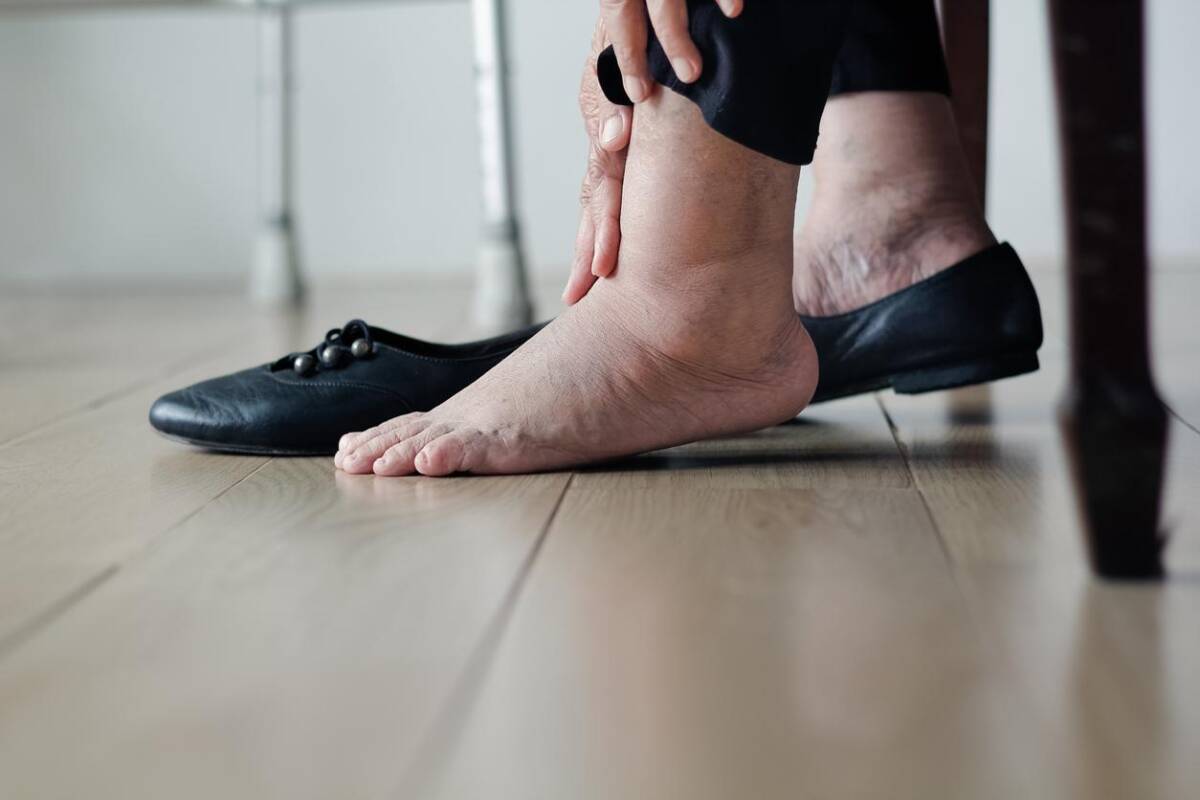 Por el dolor de un dedo del pie se dio cuenta que le quedaban 4 días de vida 1 Por el dolor de un dedo del pie se dio cuenta que le quedaban 4 días de vida Un hombre presentaba un simple dolor en el dedo del pie, pero lo que nunca se imaginó fue que esto era un síntoma de algo mucho más grave y que debido a eso por poco muere.