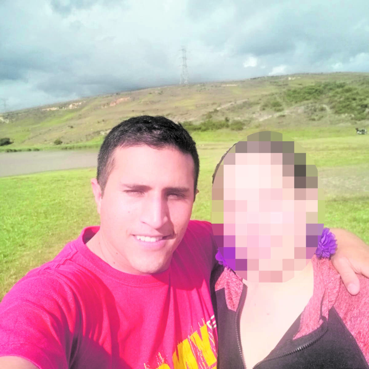 Policía ebrio mató a su compañero en Fontibón 1 Policía ebrio mató a su compañero en Fontibón Cuando el policía Germán Andrés Moreno Solano se dirigía a su casa este martes después de terminar su turno de servicio, se vio envuelto en un aparatoso accidente de tránsito que terminó arrebatándole la vida.