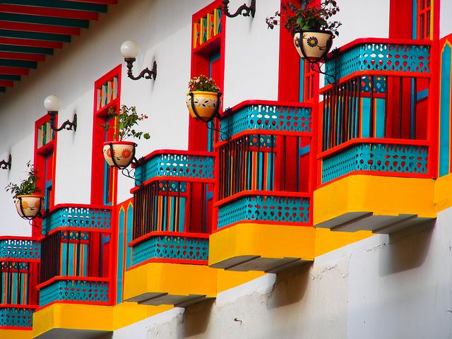 'Pueblos que enamoran', la estrategia para impulsar el turismo en Colombia Serán 25 municipios de Colombia los que integrarán esta primera fase del programa 'Pueblos Que Enamoran', una iniciativa de promoción turística que contará con recursos cercanos a los 2.000 millones de pesos aportados por el Fondo Nacional del Turismo (Fontur).