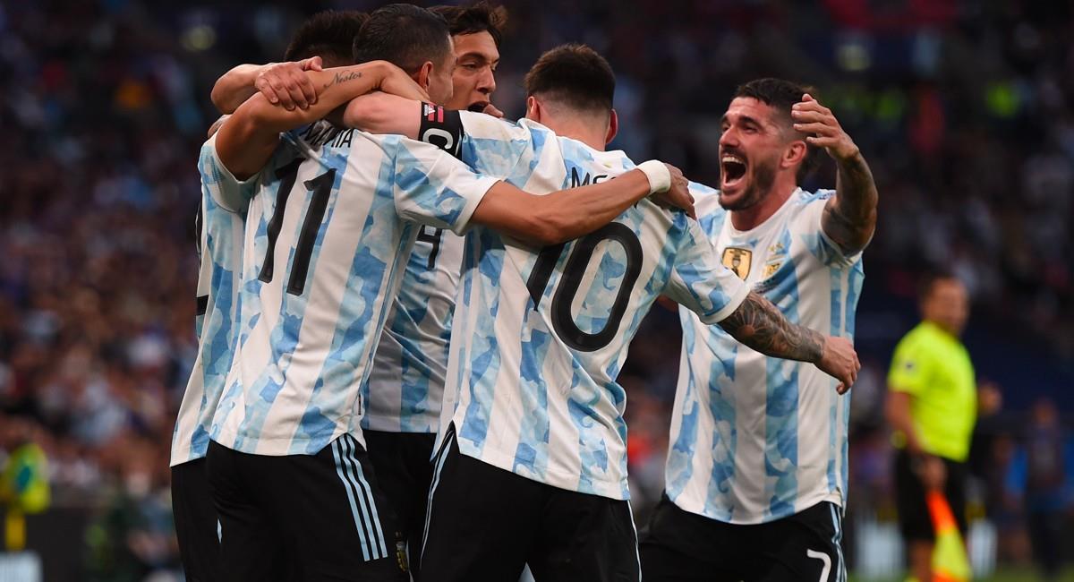 ¡Imparable! Argentina venció a Italia y se coronó campeón de la Finalissima 1 ¡Imparable! Argentina venció a Italia y se coronó campeón de la Finalissima Argentina, 'supercampeona': la Albiceleste se impuso de manera contundente en la Finalissima contra Italia (3-0), en un duelo entre los campeones de Sudamérica y Europa disputado este miércoles en el estadio londinense de Wembley.