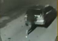 Bandidos se roban un carro a empujones en Barrios Unidos 1 Bandidos se roban un carro a empujones en Barrios Unidos Tres delincuentes tienen azotada a toda la comunidad de este barrio, y más que han implementado una modalidad de robo donde se hurtan los vehículos a empujones.