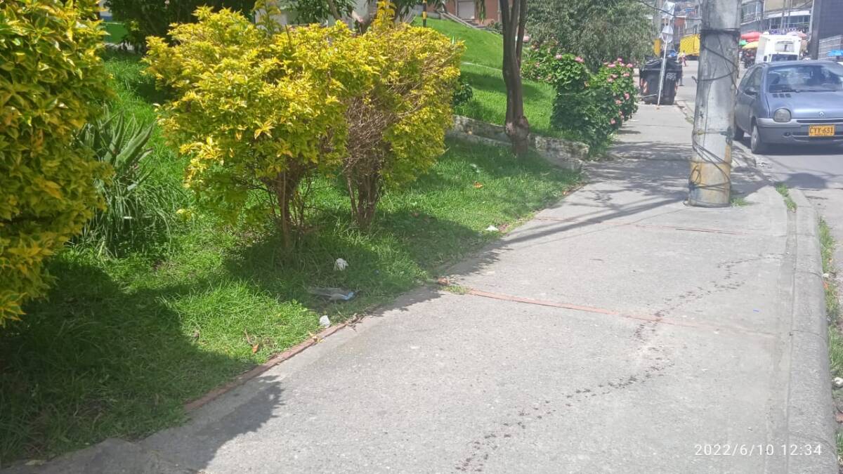 Asesinan a presunto violador en San Cristóbal 2 Asesinan a presunto violador en San Cristóbal Nueve puñaladas fue el saldo de la terrible reacción, las cuales recibió el señalado violador en el pecho, el cuello y la cabeza. El hombre malherido aprovechó la cercanía del lugar de los hechos al CAI del 20 de Julio y por sus propios medios llegó a pedirles ayuda a los uniformados, que inmediatamente lo trasladaron a la Clínica San Rafael, en donde por la gravedad de las heridas, y ante la escandalosa pérdida de sangre, falleció minutos después de haber ingresado.