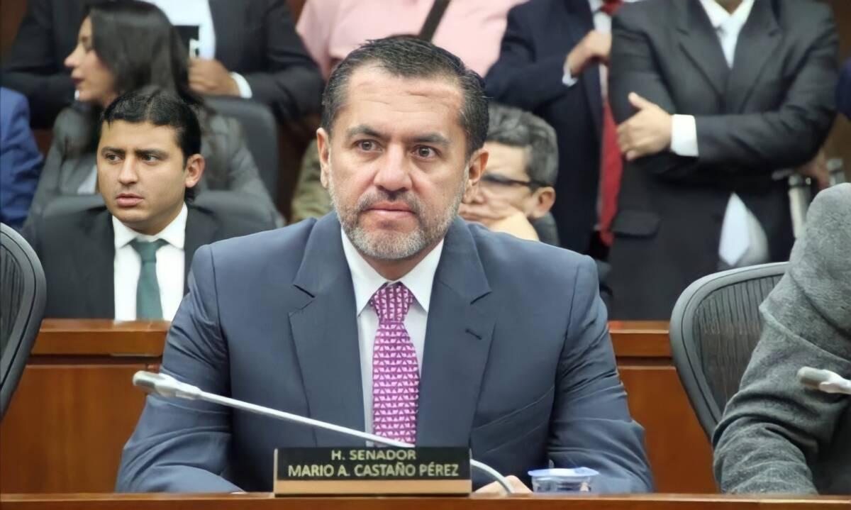 Saliendo del Senado capturaron a Mario Castaño por corrupción El CTI de la Fiscalía General capturó al senador Mario Castaño, por orden de la Corte Suprema de Justicia que lo investiga por ser el presunto cabecilla de una red criminal que cobraba el 10% por manipular contratos para favorecer su asignación a determinados particulares, en el departamento de Caldas.