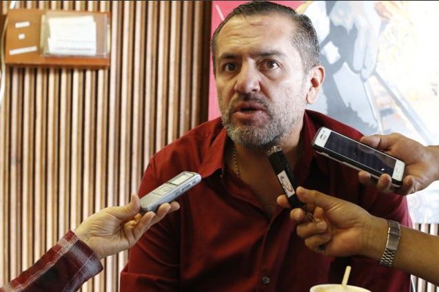 Saliendo del Senado capturaron a Mario Castaño por corrupción El CTI de la Fiscalía General capturó al senador Mario Castaño, por orden de la Corte Suprema de Justicia que lo investiga por ser el presunto cabecilla de una red criminal que cobraba el 10% por manipular contratos para favorecer su asignación a determinados particulares, en el departamento de Caldas.