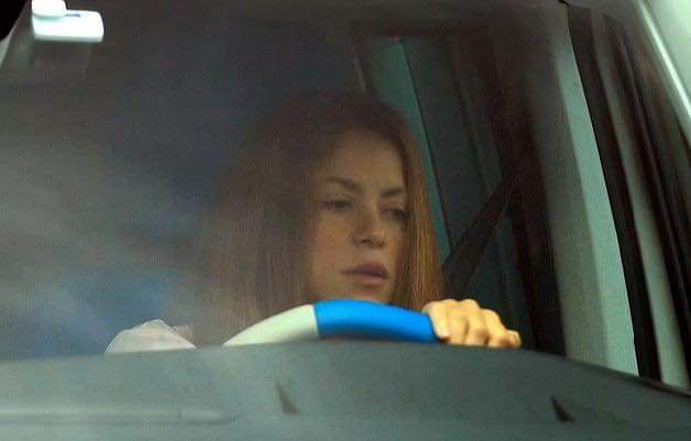 EN FOTOS: Shakira luce "devastada" tras conocerse fotos de Piqué con una rubia 2 EN FOTOS: Shakira luce "devastada" tras conocerse fotos de Piqué con una rubia La separación entre la cantante Shakira y el futbolista español Gerard Piqué ha causado revuelo en el mundo de la farándula, especialmente en la prensa española, quienes no le han perdido la pista a ninguno de los protagonistas de esta historia.