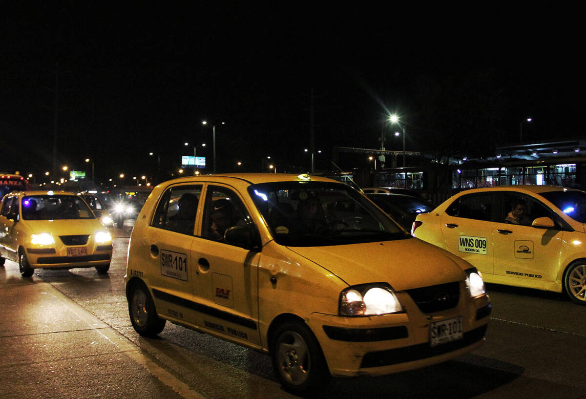 Denuncian a taxista que usa espejos para ver la parte íntima de los pasajeros Los casos de acoso e inseguridad continúan en aumento y a diario hay denuncias en las redes sociales. Recientemente, un usuario de TikTok&nbsp;realizó una grave denuncia sobre un conductor de taxi.