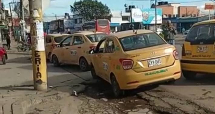 ¡Atención! Taxistas en Madrid inician manifestación y bloqueos Taxistas en el municipio de Madrid (Cundinamarca) este miércoles 29 de junio iniciaron una manifestación por el mal estado de las vías.