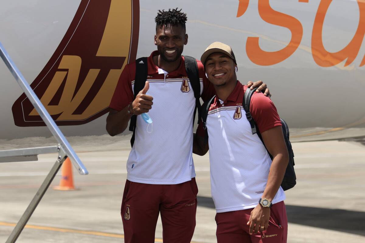 Tolima ya está en Medellín para enfrentar a Nacional en la final El Deportes Tolima ya está en Medellín para jugar los primeros 90 minutos de la final de la Liga Betplay 2022-1. El conjunto, que está buscando su cuarta estrella, llegó en un vuelo charter sobre las 2:00 de la tarde de este martes 21 de junio de 2022.