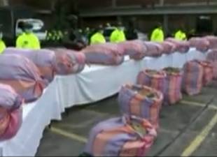 Incautan una tonelada de marihuana en Kennedy 2 Incautan una tonelada de marihuana en Kennedy Las autoridades de la localidad de Kennedy hicieron un importante operativo donde lograron incautar a una tonelada de marihuana.