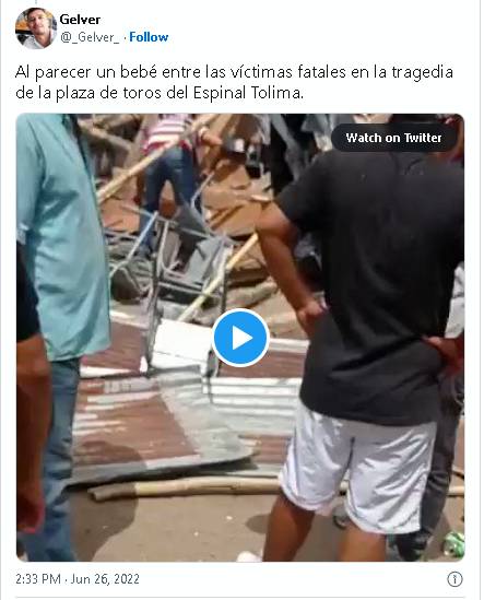 EN VIDEO: Terrible tragedia en corralejas de Tolima Una parte de la plaza de palcos de El Espinal #Tolima, que se arma para las festividades, se desplomo este mediodía de domingo, organismos de socorro reportan más de 200 heridos. pic.twitter.com/yFfXIRymQL