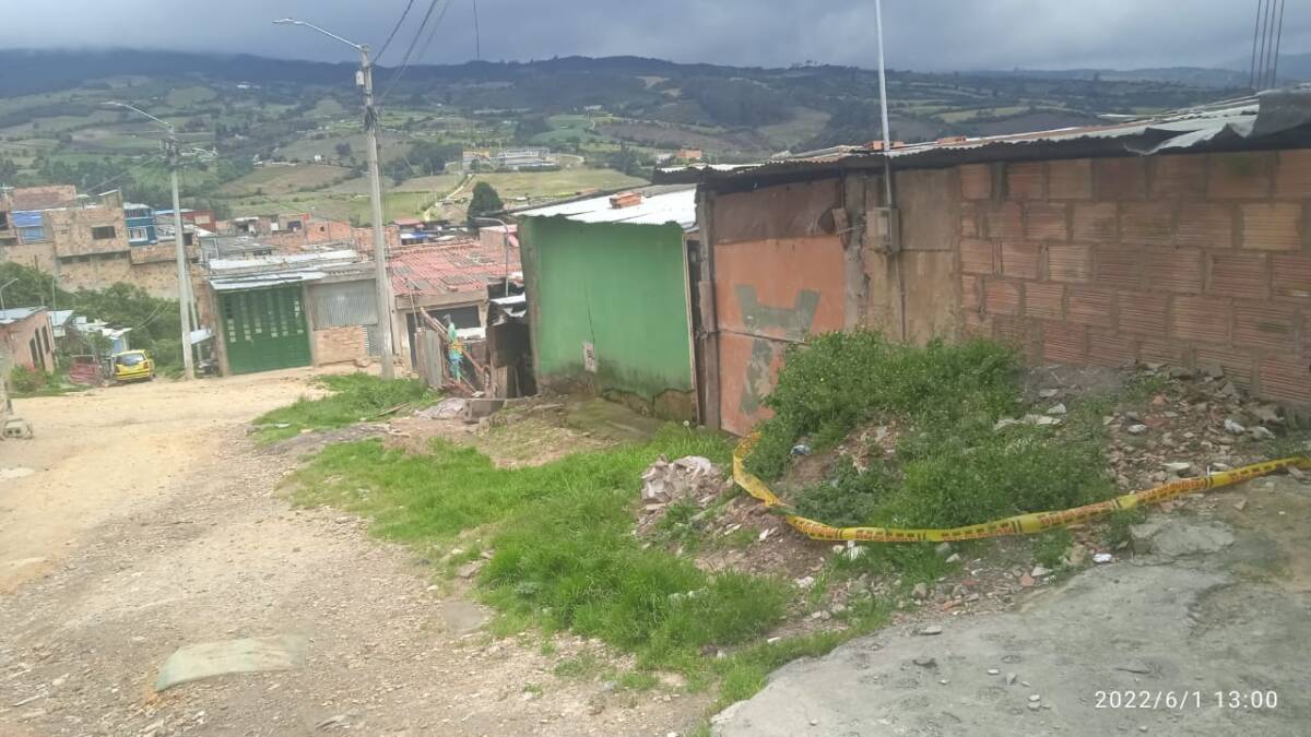 Segundo homicidio en la misma esquina en Usme 1 Segundo homicidio en la misma esquina en Usme La sangre del homicidio perpetrado el lunes 23 de mayo en el barrio Puerta al Llano (en Usme) no se había borrado de las arenosas calles de la cuadra, cuando otro asesinato volvió a sembrar el terror a cinco pasos del de la semana pasada.
