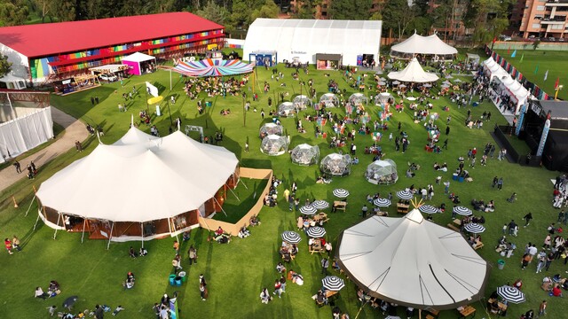 Feria de emprendimiento regresa al Parque El Country 1 Feria de emprendimiento regresa al Parque El Country Tras los buenos resultados de su pasada edición, diciembre de 2021, y una edición especial en el Festival Estéreo Picnic, Vassar Feria regresa con su particular oferta de entretenimiento y emprendimiento colombiano.