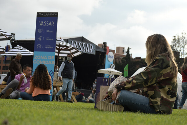 Feria de emprendimiento regresa al Parque El Country Tras los buenos resultados de su pasada edición, diciembre de 2021, y una edición especial en el Festival Estéreo Picnic, Vassar Feria regresa con su particular oferta de entretenimiento y emprendimiento colombiano.