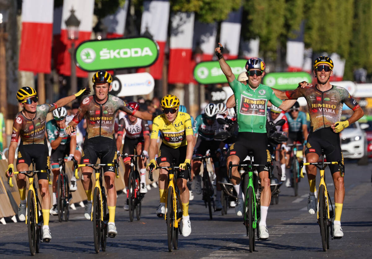 Jonas Vingegaard es el campeón del Tour de Francia El Tour de Francia llegó a su final. Este domingo se disputó la última etapa (116 km), que culminó el los emblemáticos Campos Elíseos, en París. El vencedor de la fracción fue el belga Jasper Philipsen, mientras que Jonas Vingegaard se convirtió en el nuevo campeón.