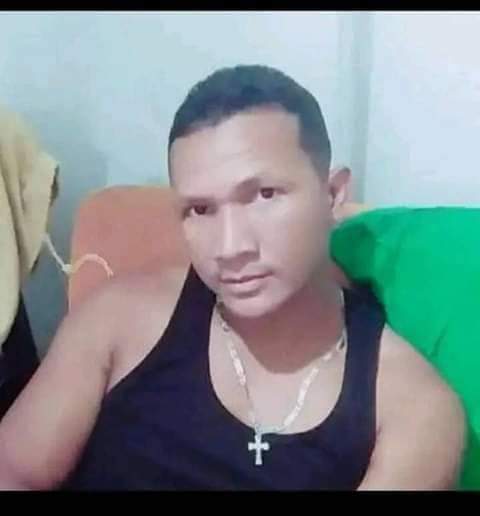 El vil y extraño crimen de Edwin “¡Agárrenlo! ¡Cójanlo y amárrenlo!”, fueron los únicos gritos que se escucharon ayer en la madrugada en un hecho lamentable que acabó con la vida del señor Edwin Enrique Guzmán Correa, de 41 años. Sus últimos minutos de vida fueron angustiantes, pero inciertos.