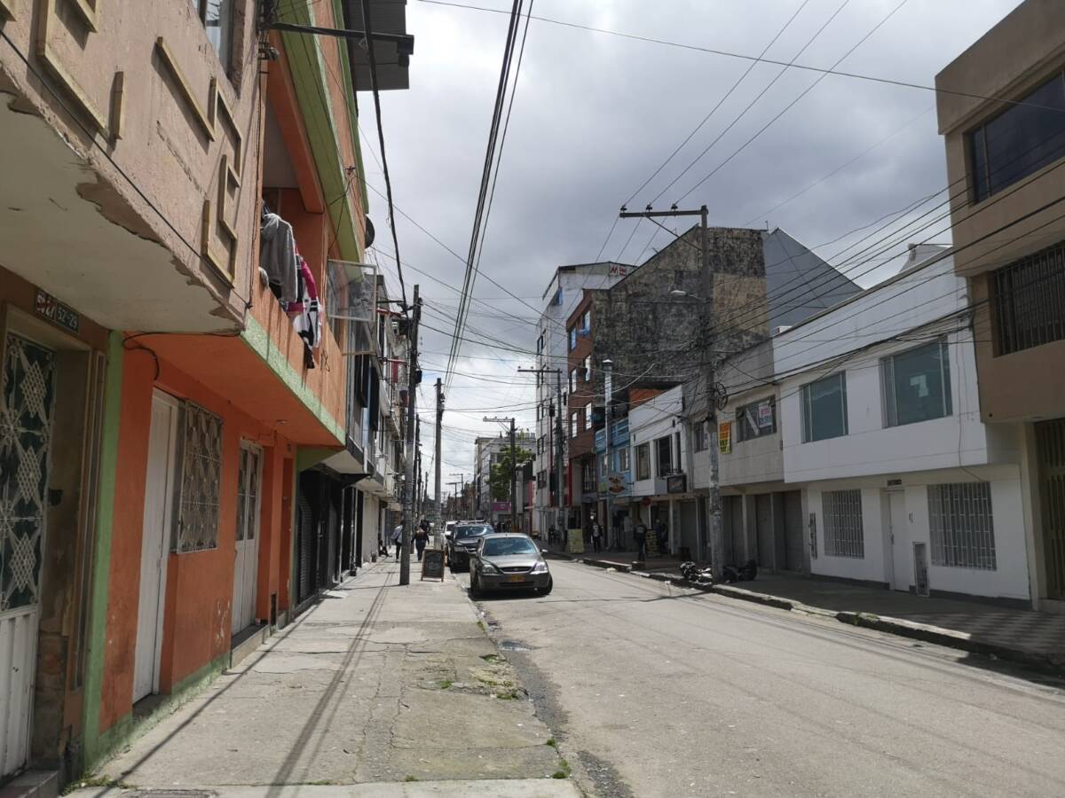 Lo asesinaron por venganza en Tunjuelito 2 Lo asesinaron por venganza en Tunjuelito Un nuevo caso de sicariato se presentó en las primeras horas de ayer en el barrio Venecia, en Tunjuelito. Un hombre fue atacado a tiros luego de que, al parecer, su excompañera sentimental junto a otro sujeto lo persuadieran para salir de un bar donde se encontraba departiendo desde la noche del sábado.