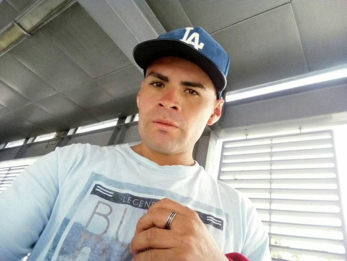 Pablo y Andrés fueron asesinados comprando empanadas 2 Pablo y Andrés fueron asesinados comprando empanadas Ir a comprar un par de empanadas fue el último propósito de los amigos Juan Pablo Torres Torres y Andrés Rodríguez Rodríguez, quienes se encontraban departiendo en inmediaciones a un bar en el sector de Tres Esquinas, en Ciudad Bolívar.