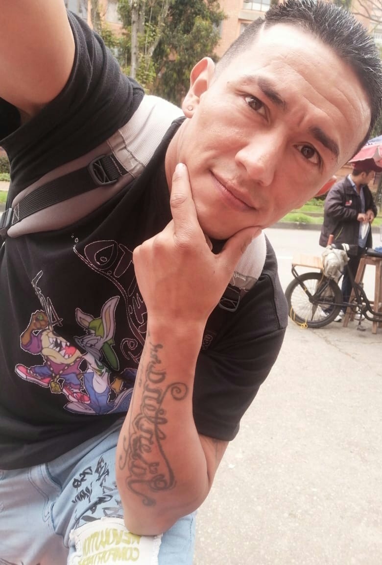 Pablo y Andrés fueron asesinados comprando empanadas 1 Pablo y Andrés fueron asesinados comprando empanadas Ir a comprar un par de empanadas fue el último propósito de los amigos Juan Pablo Torres Torres y Andrés Rodríguez Rodríguez, quienes se encontraban departiendo en inmediaciones a un bar en el sector de Tres Esquinas, en Ciudad Bolívar.