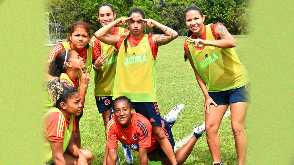 Así se preparó la Selección Colombia para enfrentar hoy a Argentina La Selección Colombia se enfrentarán este lunes, a las 7:00 p.m. en Bucaramanga, a Argentina en la primera semifinal de la Copa América Femenina, un duelo al que ambos equipos llegan confiados y con el sueño de disputar la final del torneo continental, así como de asegurar un cupo directo al Mundial de Australia y Nueva Zelanda 2023.