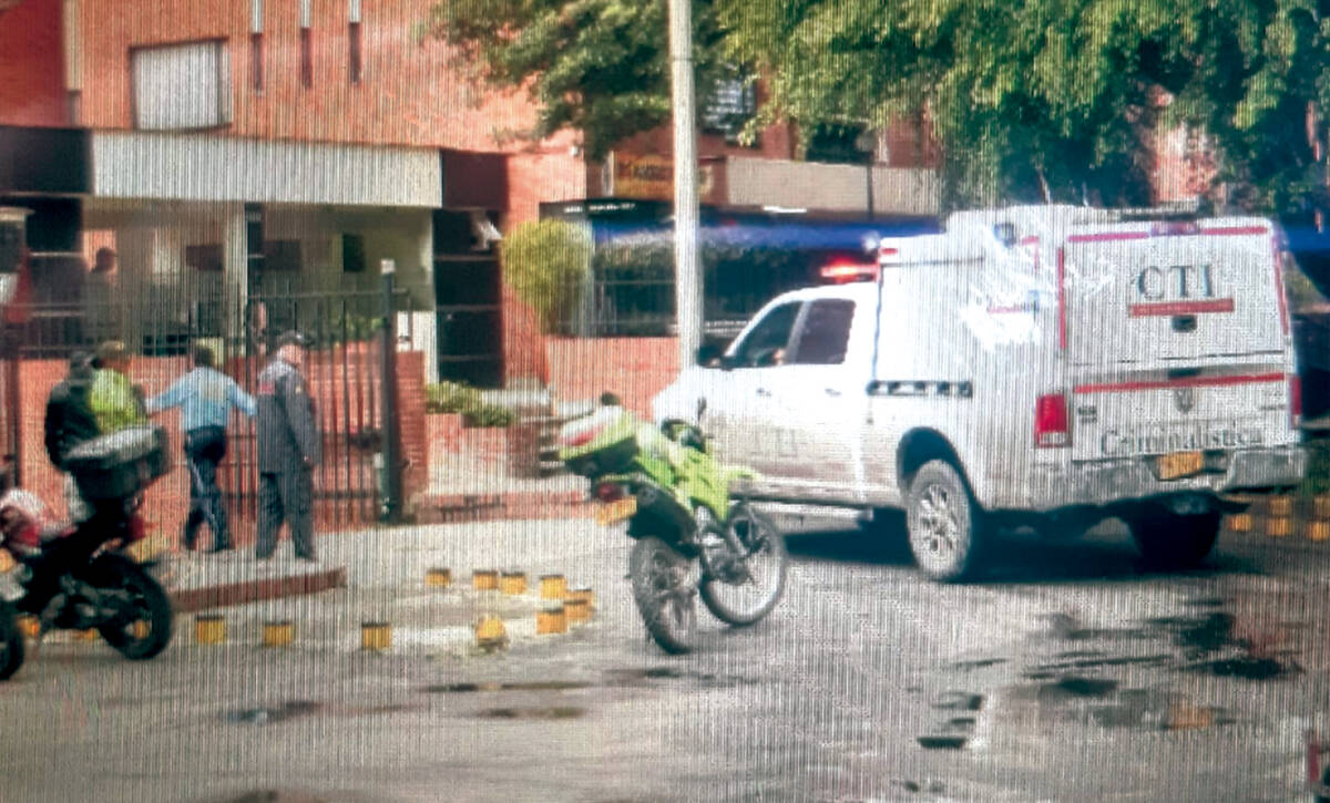 Balacera en Colina Campestre deja un escolta muerto 7 Balacera en Colina Campestre deja un escolta muerto Al interior del conjunto residencial Acropolis, ubicado en el sector de Colina Campestre (en la localidad de Suba), un escolta de 45 años fue asesinado a bala por parte de un gatillero que habría ingresado a la propiedad de manera irregular.