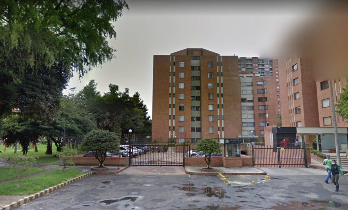 Balacera en Colina Campestre deja un escolta muerto 1 Balacera en Colina Campestre deja un escolta muerto Al interior del conjunto residencial Acropolis, ubicado en el sector de Colina Campestre (en la localidad de Suba), un escolta de 45 años fue asesinado a bala por parte de un gatillero que habría ingresado a la propiedad de manera irregular.