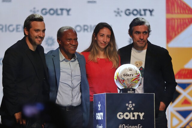 Este es el nuevo balón del Fútbol Profesional Colombiano 2 Este es el nuevo balón del Fútbol Profesional Colombiano Este miércoles se presentó en Bogotá el nuevo balón con el que se disputará el fútbol profesional en Colombia, el cual hace un homenaje a la esencial del pueblo colombiano, sus raíces y los paisajes que engalanan el país.